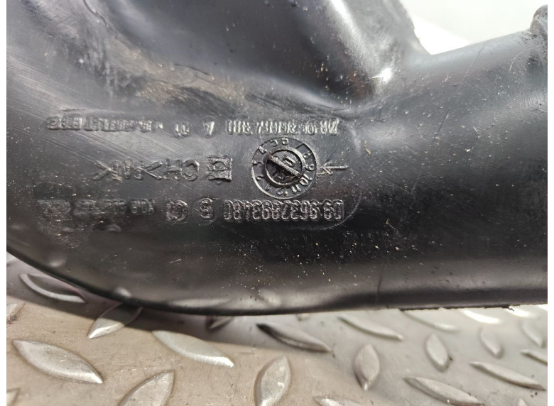 Патрубок турбины к Peugeot 406, 2002г.