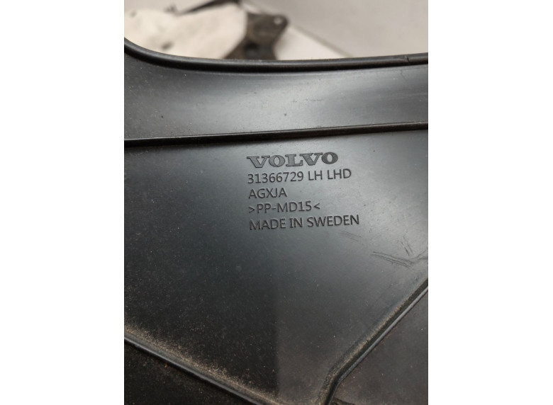 Накладка декоративная на торпедо к Volvo V90, 2020г.