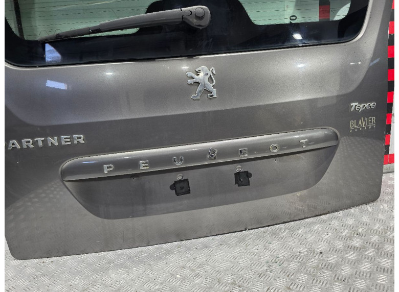 Накладка подсветки номера к Peugeot Partner, 2012г.