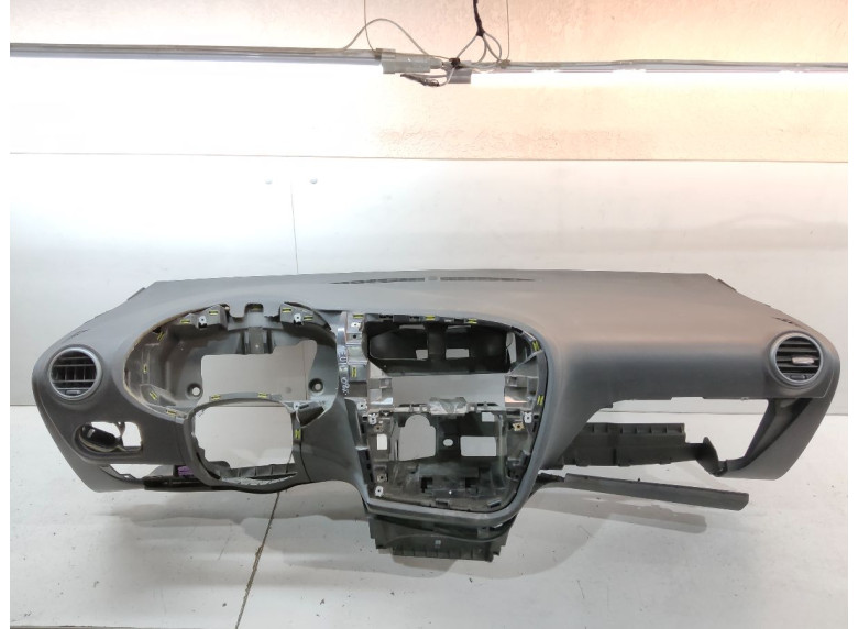 Панель передняя салона (торпедо) к Seat Leon, 2008г.