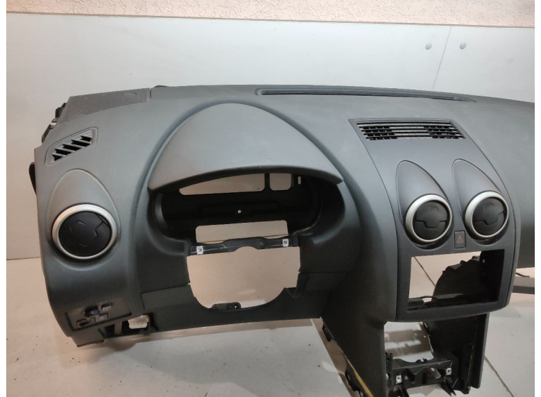 Панель передняя салона (торпедо) к Nissan Qashqai, 2011г.