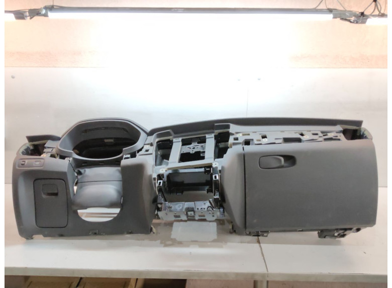 Панель передняя салона (торпедо) к Volvo V90, 2020г.