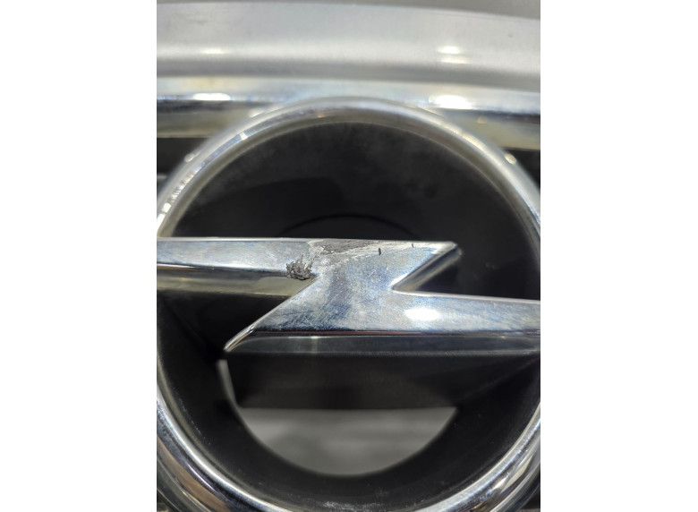 Решетка радиатора к Opel Zafira, 2004г.