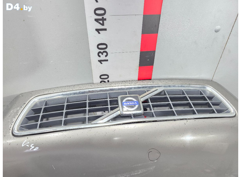 Решетка радиатора к Volvo V40 2002 г.