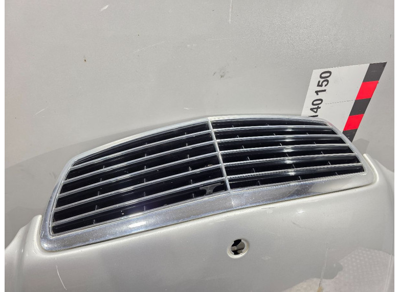 Решетка радиатора к Mercedes E W211, 2004г.