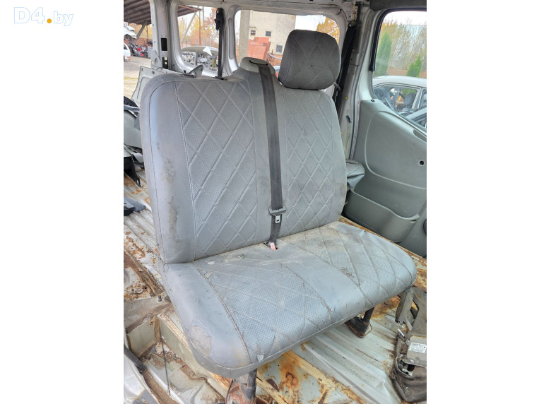 Сиденье переднее правое к Renault Trafic 2004 г.