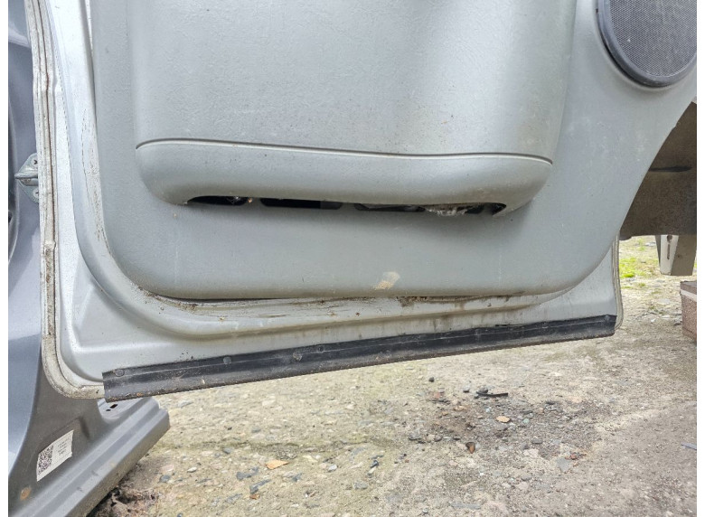 Дверь передняя левая к Renault Trafic, 2004г.