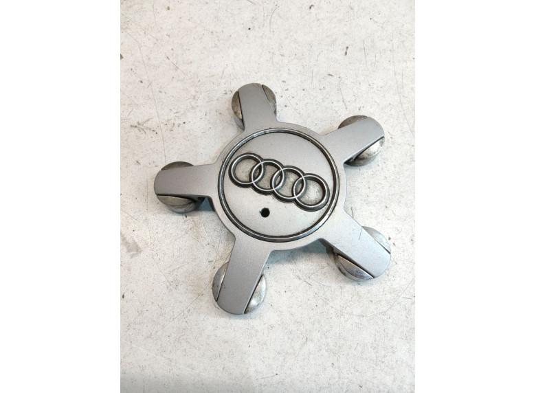 Колпачок литого диска к Audi A4, 2012г.