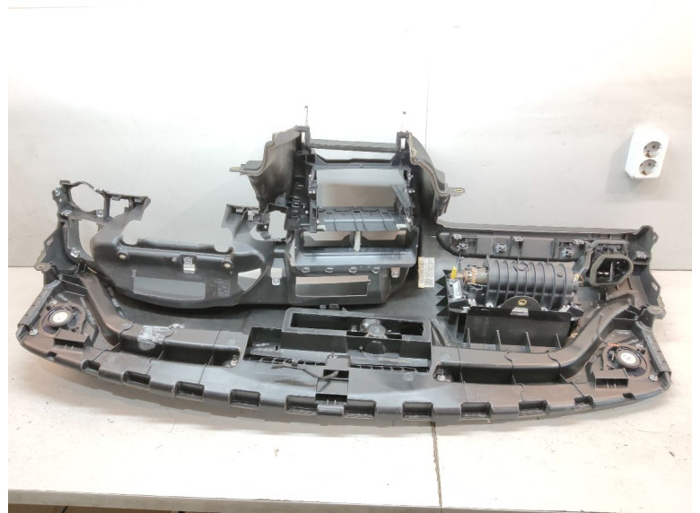 Панель передняя салона (торпедо) к Audi A4, 2008г.