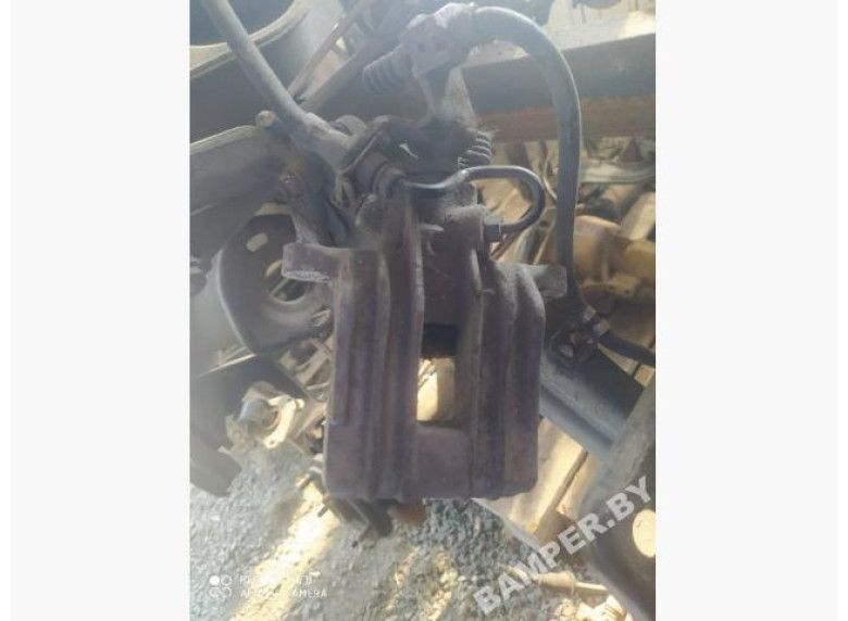 Суппорт задний правый к Volkswagen Golf, 2005г.