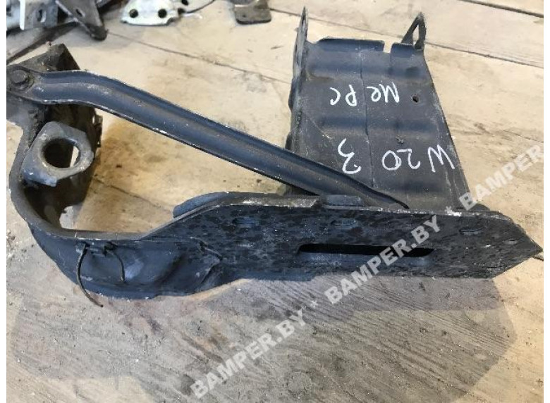 Клык бампера передний левый к Mercedes C W203, 2004г.