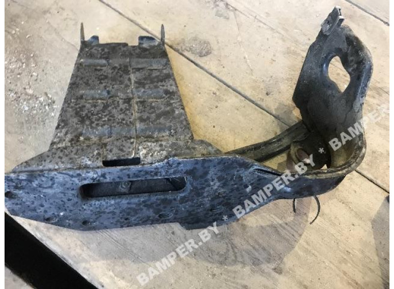 Клык бампера передний левый к Mercedes C W203, 2004г.