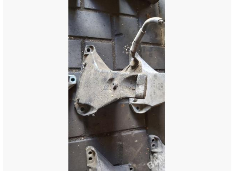 Кронштейн двигателя к Volkswagen Passat, 1998г.