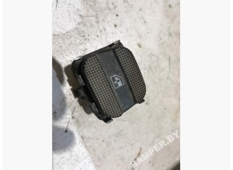 Кнопка стеклоподъемника к Volkswagen Passat, 1996г.