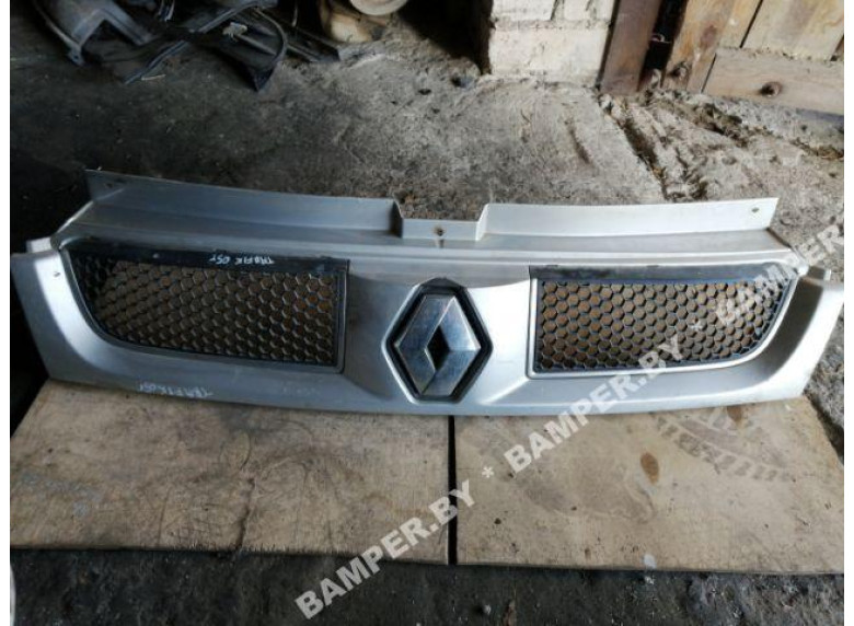 Решетка радиатора к Renault Trafic, 2005г.