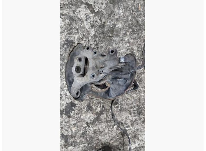 Ступица передняя левая к Mercedes C W203, 2002г.