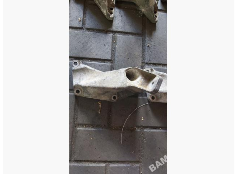 Кронштейн двигателя к Volkswagen Passat, 1998г.