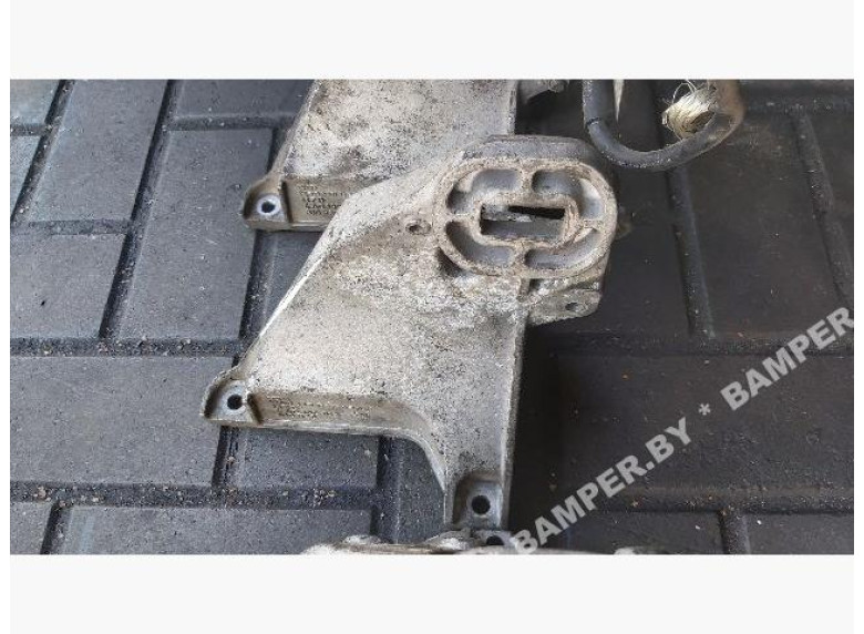 Кронштейн двигателя к Audi A6, 1996г.