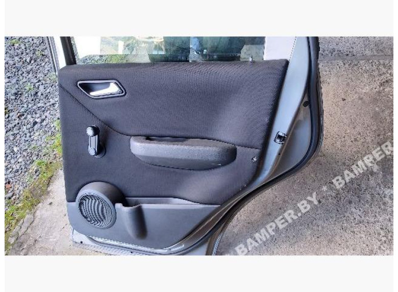 Обшивка двери (дверная карта) комплект к Mercedes A W169, 2005г.