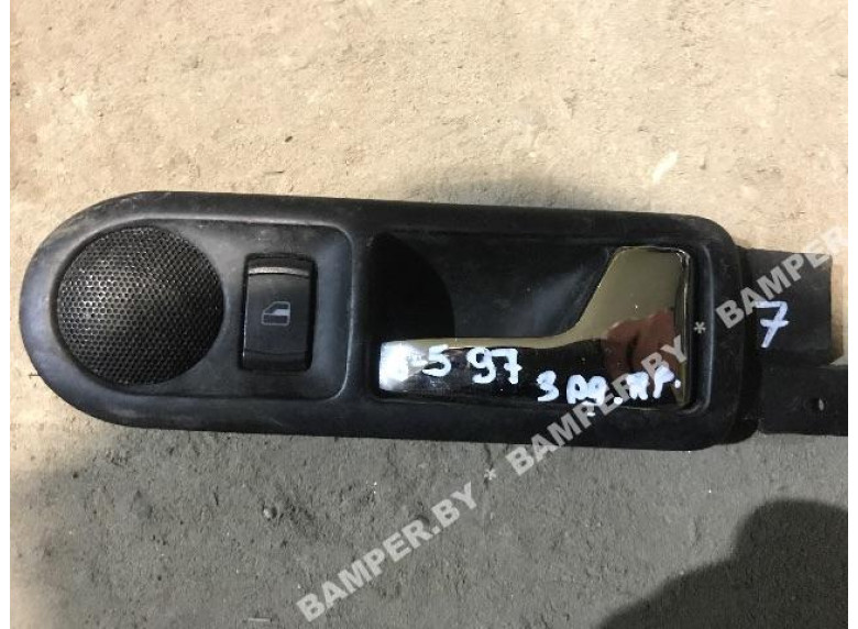 Ручка внутренняя задняя правая к Volkswagen Passat, 1997г.