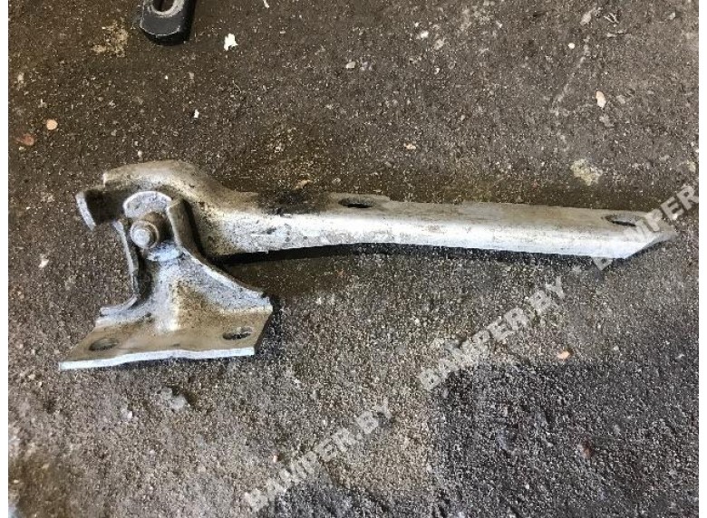 Петля капота правая к Audi 80