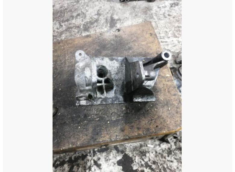 Кронштейн двигателя к Volkswagen Transporter, 2005г.