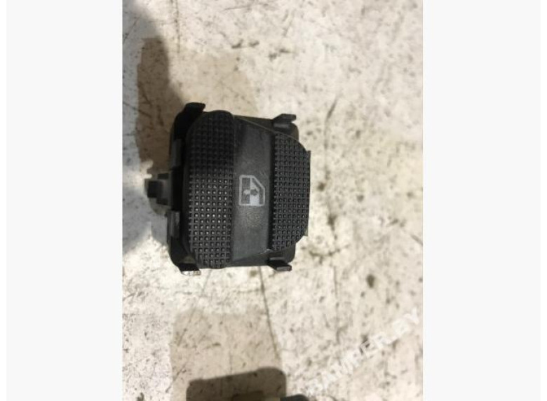 Кнопка стеклоподъемника к Volkswagen Golf, 1996г.