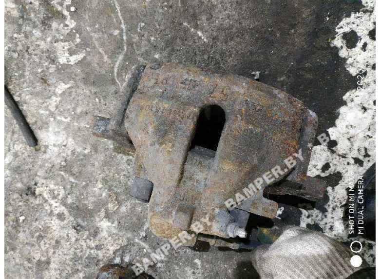 Суппорт передний правый к Volkswagen Sharan, 1998г.