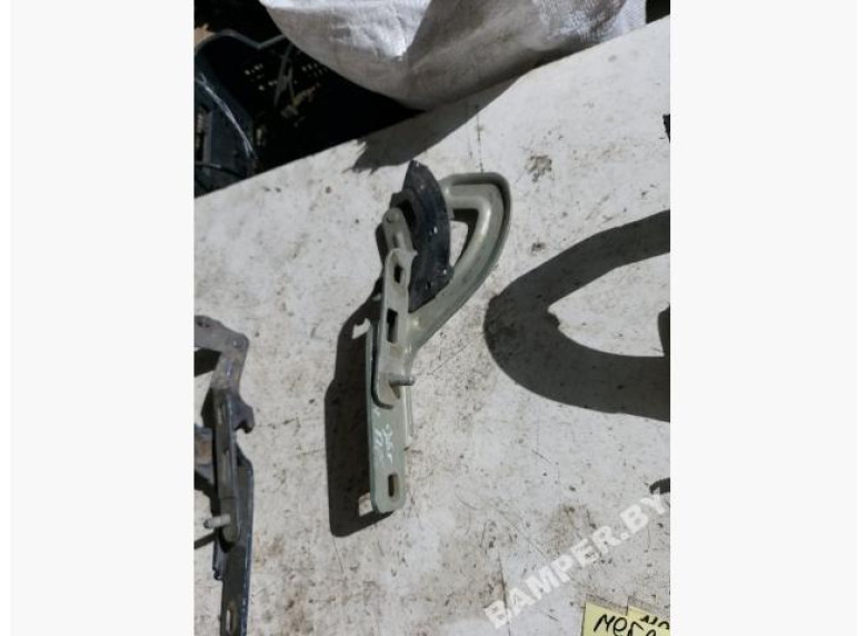 Петля капота правая к Renault Megane, 1996г.