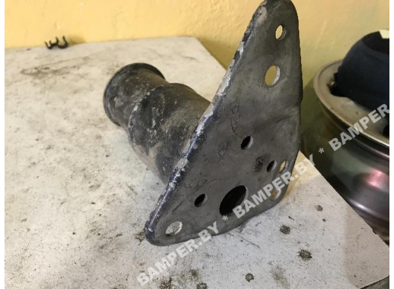 Кронштейн крепления бампера переднего к Peugeot 607, 2003г.