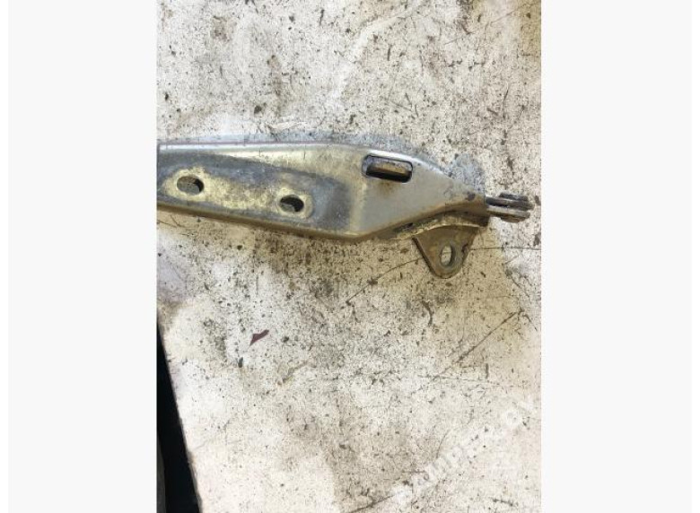 Петля капота правая к Seat Leon