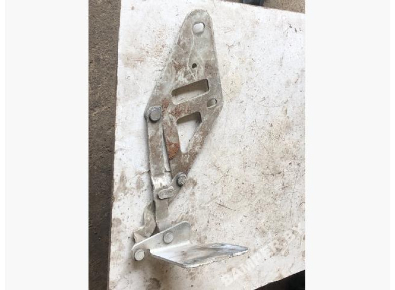 Петля капота левая к Volkswagen LT, 2002г.