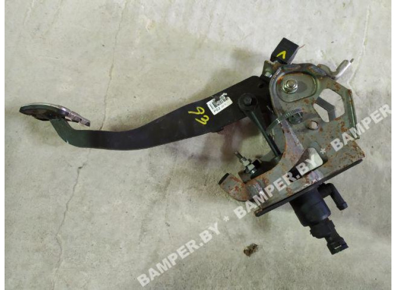 Педаль сцепления к Hyundai Veloster, 2011г.