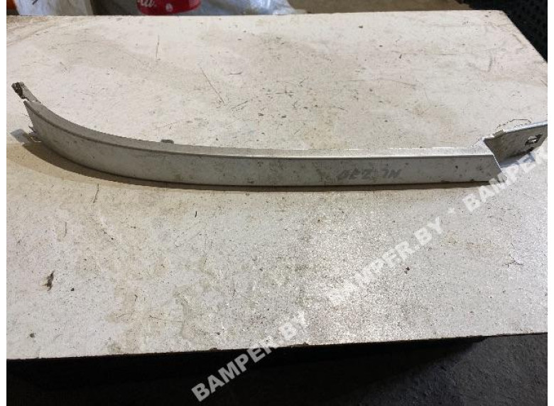 Ус под фару правый к Mercedes ML W163, 2000г.