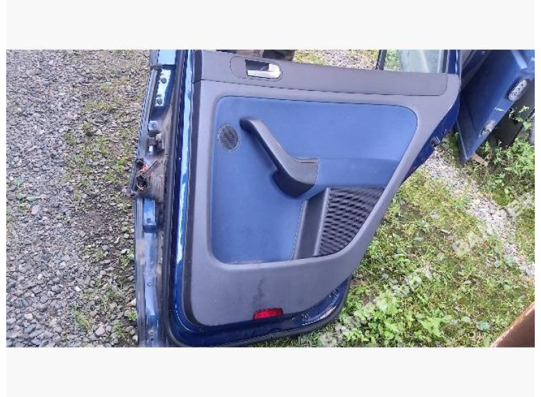 Обшивка двери (дверная карта) комплект к Volkswagen Golf Plus, 2006г.