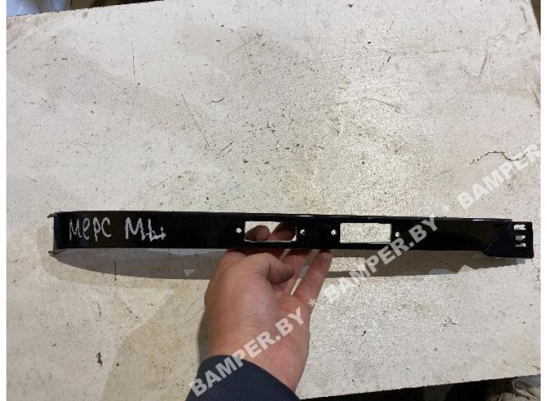 Ус под фару левый к Mercedes ML W163, 2000г.