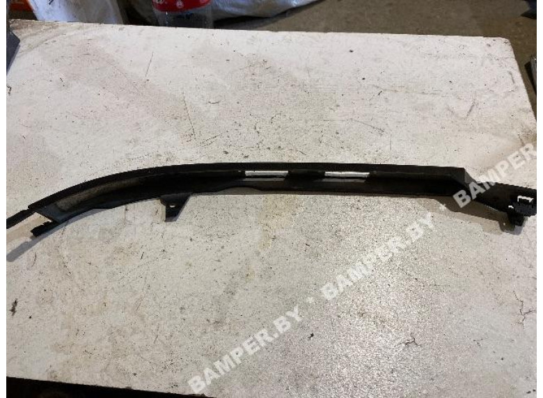 Ус под фару левый к Mercedes ML W163, 2000г.