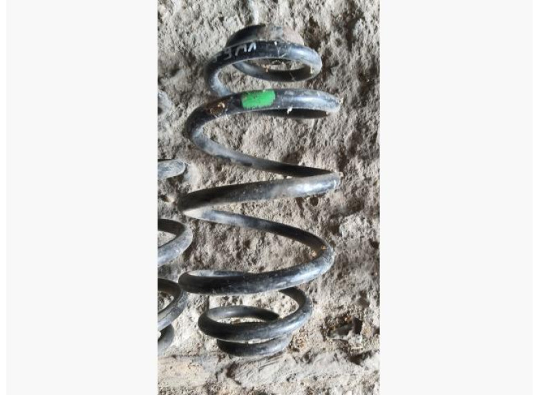 Пружина задняя к Volkswagen Passat, 2002г.