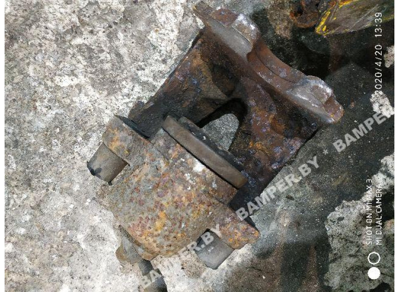 Суппорт передний левый к Volkswagen Golf, 1999г.