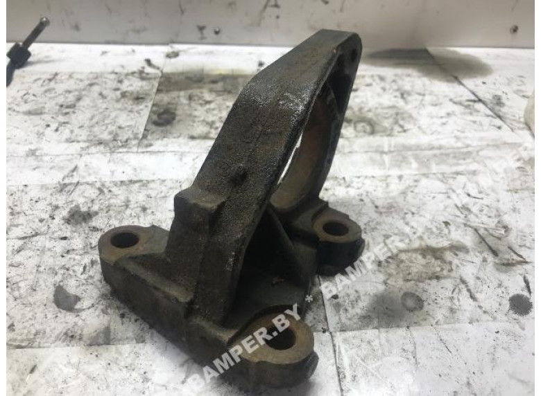 Кронштейн полуоси к Renault Scenic, 2000г.