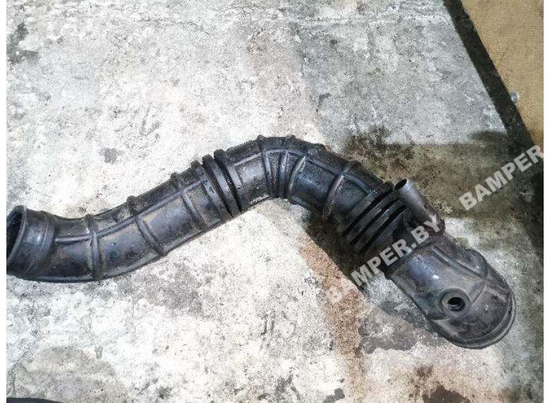 Патрубок воздушного фильтра к Volvo V40, 2000г.