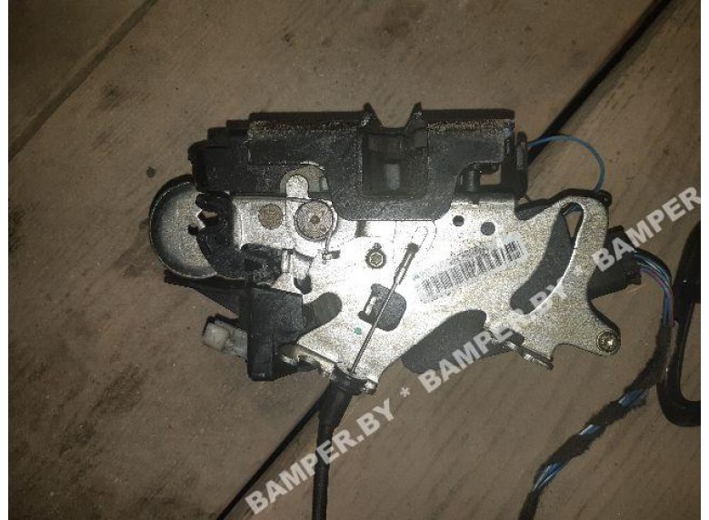 Замок двери передней правой к Mercedes Vito W639