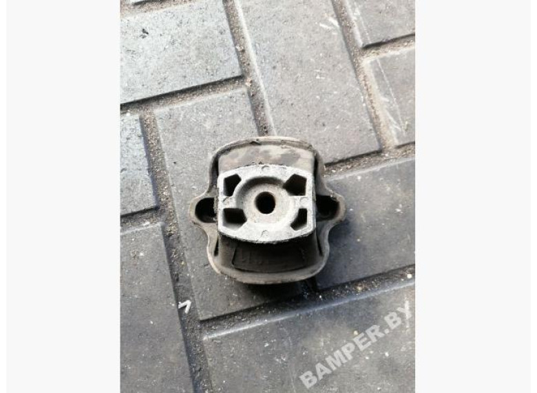 Подушка крепления двигателя к Mercedes E W123, 1984г.