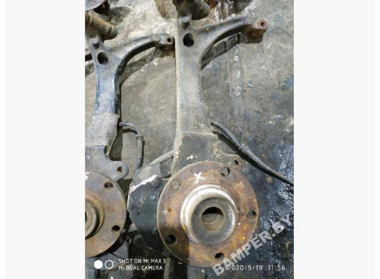 Ступица передняя левая к Volkswagen Passat, 1999г.