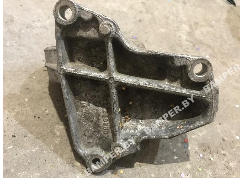 Кронштейн полуоси к Citroen Xantia, 1999г.