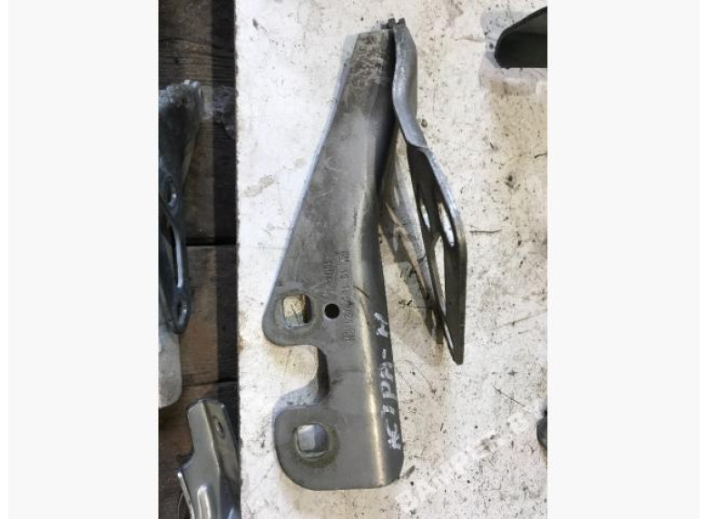 Петля капота правая к Opel Astra, 2005г.