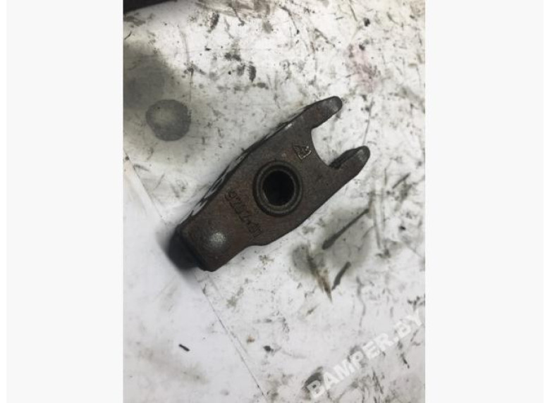 Скоба (кронштейн) крепления форсунки к Peugeot 206, 2004г.