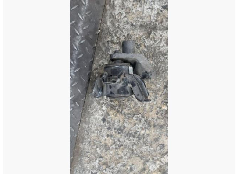 Подушка крепления двигателя к Hyundai Veloster, 2011г.