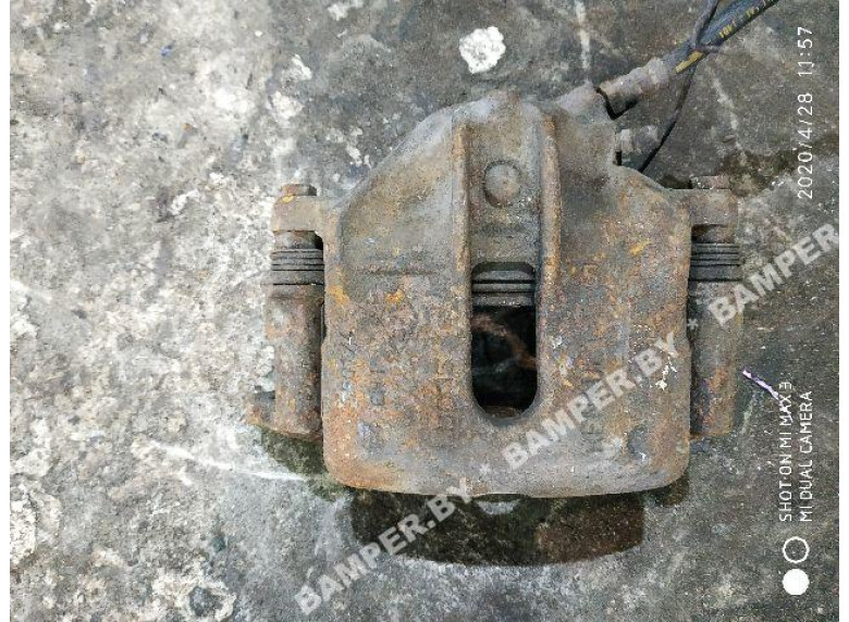 Суппорт передний левый к Renault Megane, 2004г.