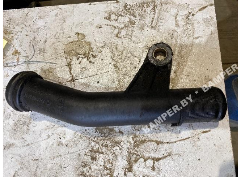 Трубка охлаждающей жидкости пластиковая к Renault Megane, 2001г.